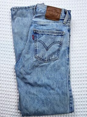 Levi’s Premium Light Wash Straight Leg Jeans — W24 L30
